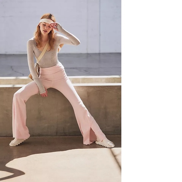 FP Movement by Free People Hot Shot Kick Flares in Touch of Pink size XS NIP - Picture 1 of 6